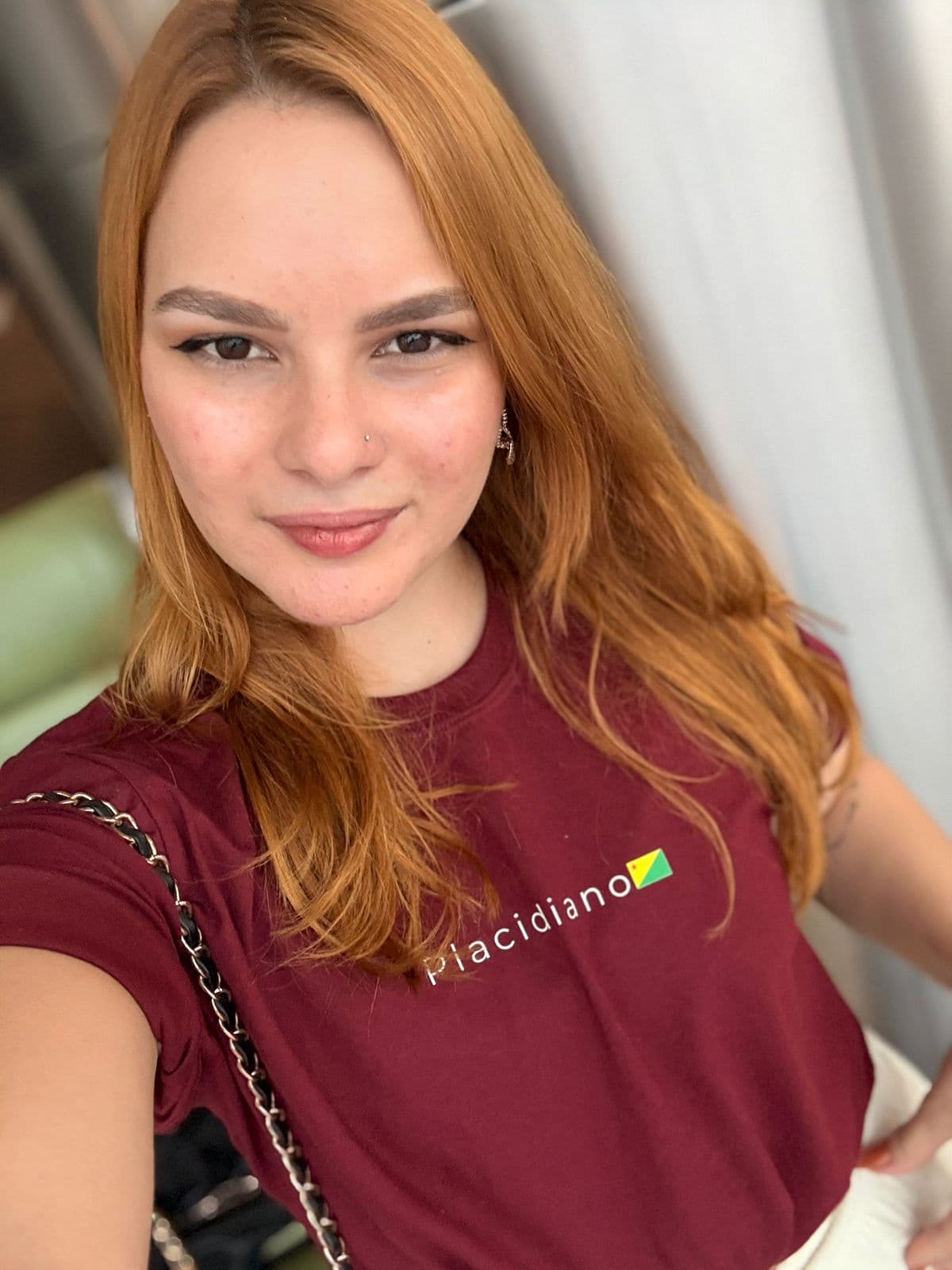 Isabeli Cristina em seu estúdio de nail design em Brasília