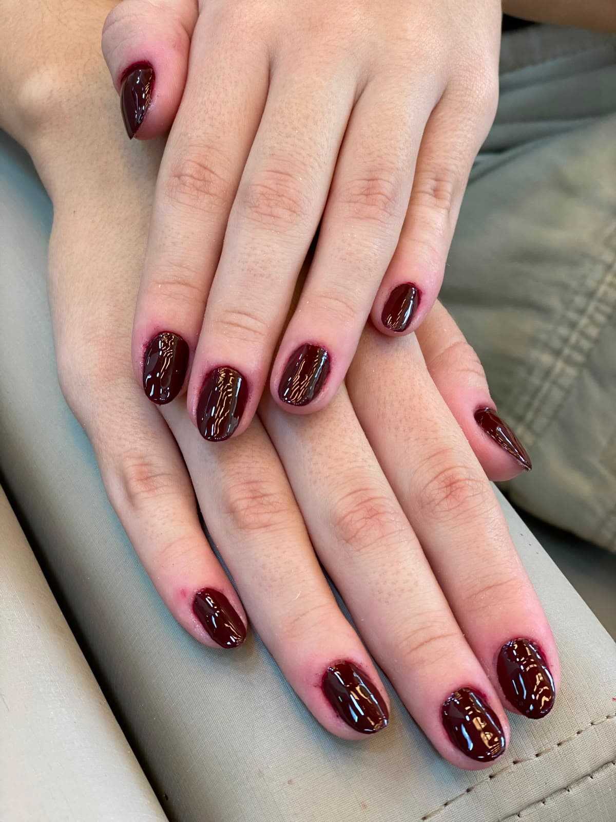Esmaltação borgonha escuro