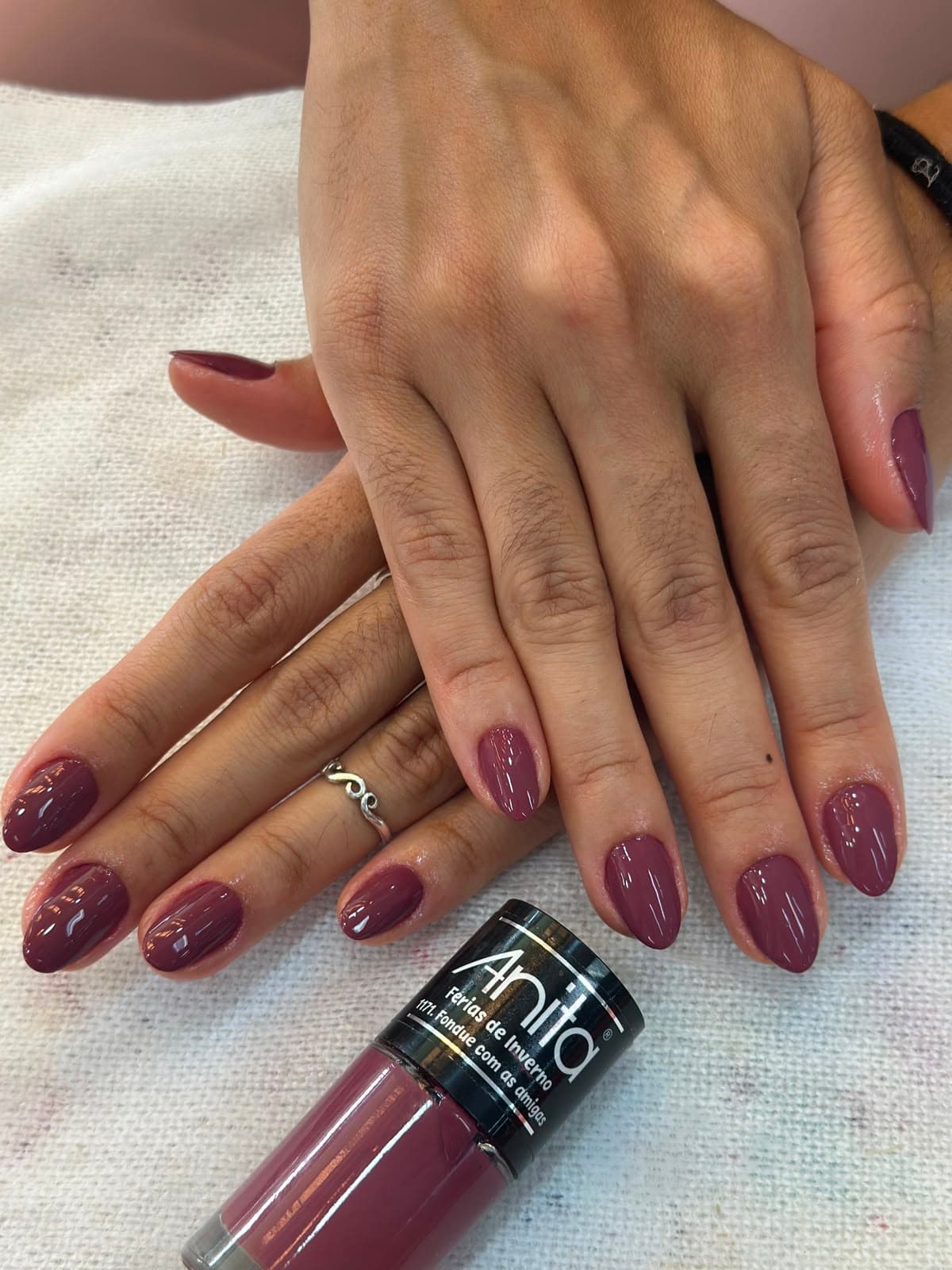 Esmaltação nude amarronzado (Anita Fondue com Amigas)