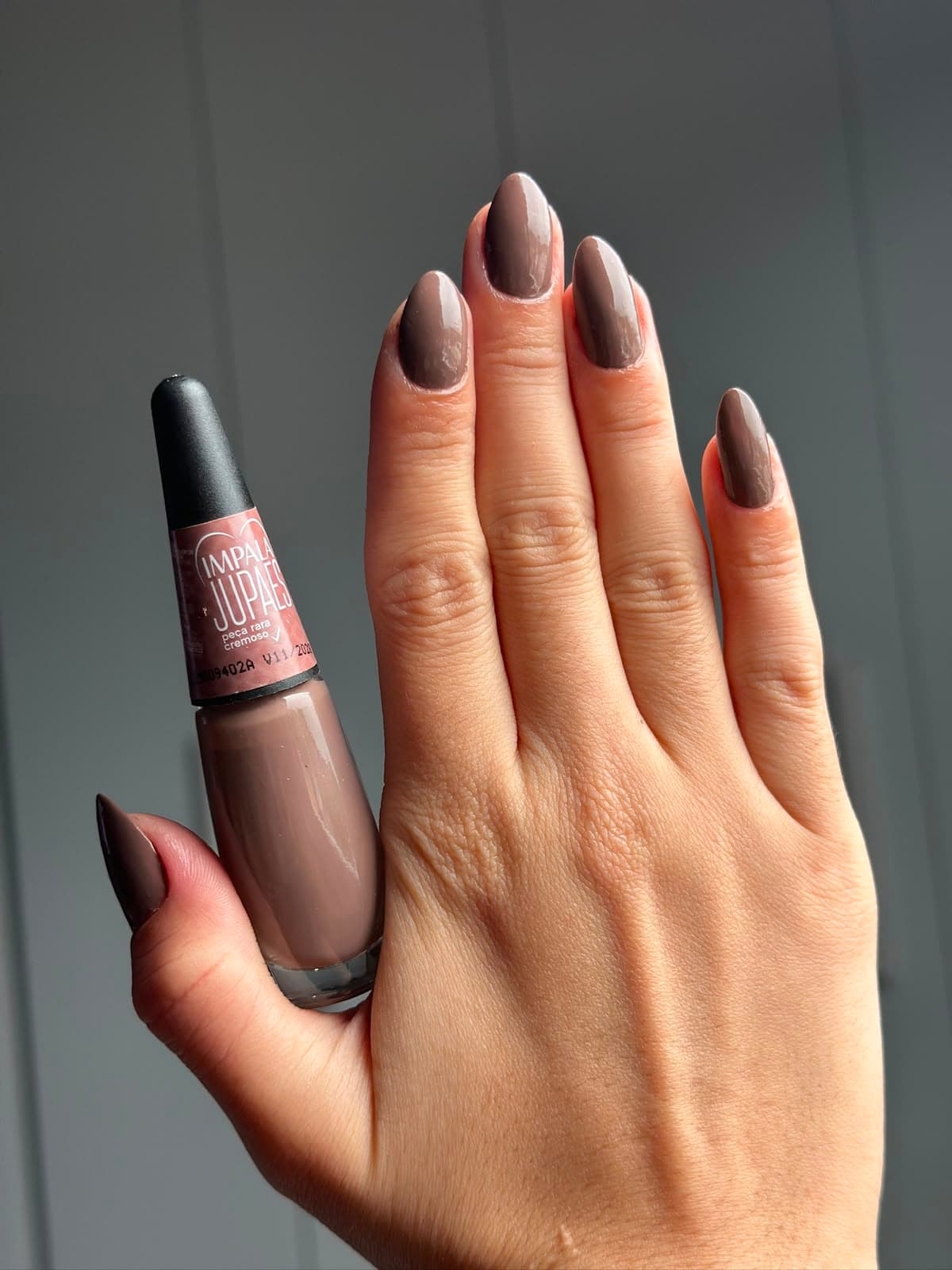 Esmaltação nude cremoso (Impala)